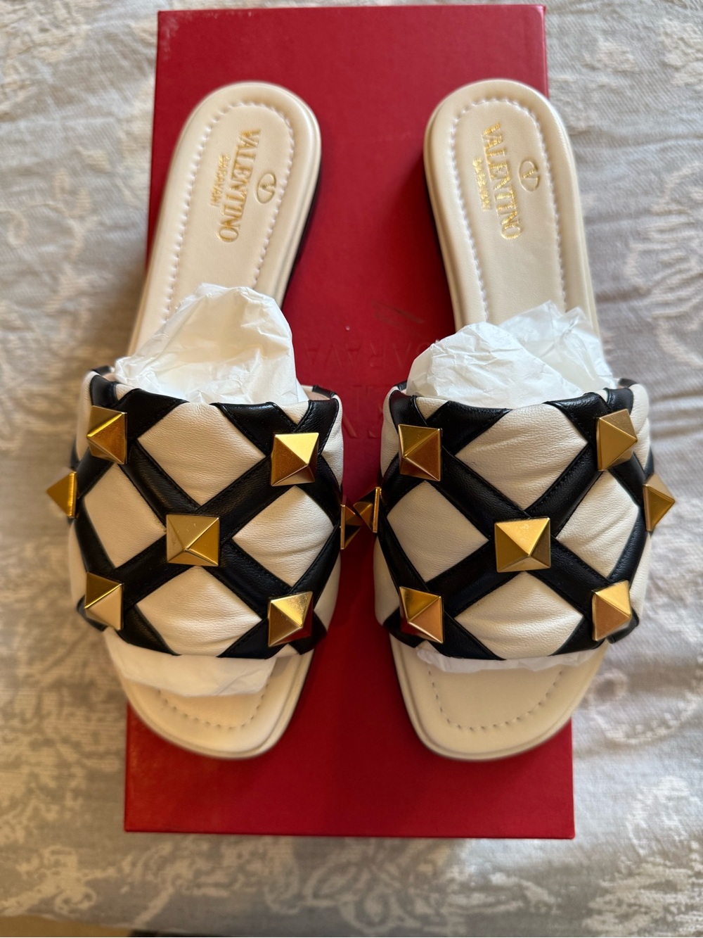 NWT Valentino Garavani Studded slide sandal size 6.5 white/black